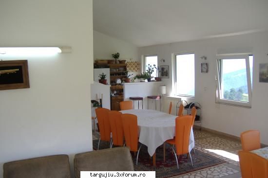 inchiriez cabana in muntii parang, 6 camere,3 bai, sala de mese sala de ron/pers. pt grupuri 10 mese