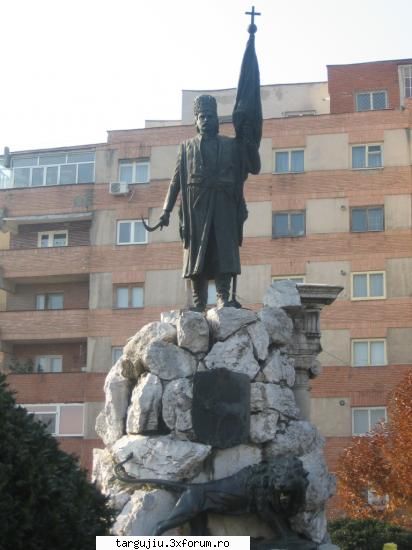 Poze de la Targu-jiu!!1 - Statuia lui Tudor Vladimirescu - What's new in town