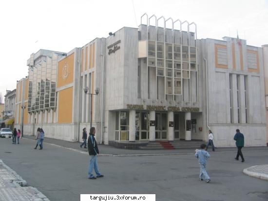 Poze de la Targu-jiu!!1 - Avem si teatru...Teatrul Dramatic ''Elvira - What's new in town